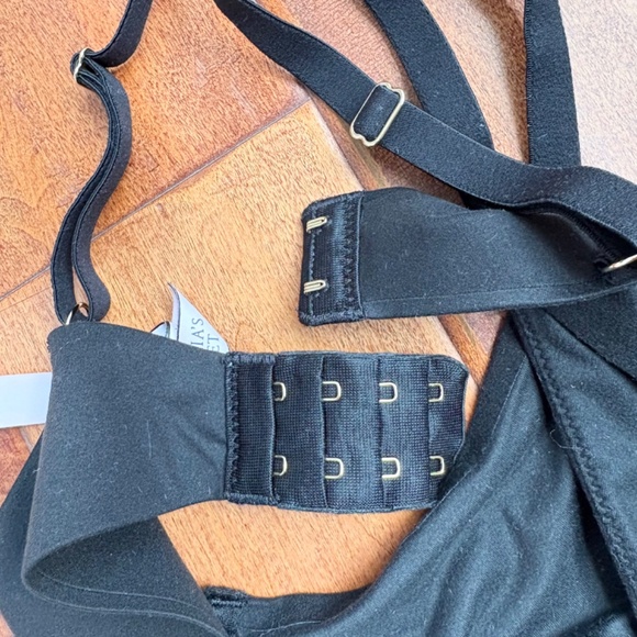 Incredible by Victoria's Secret Unlined Plunge Black Bra 38C *Discontinued* - Picture 7 of 10